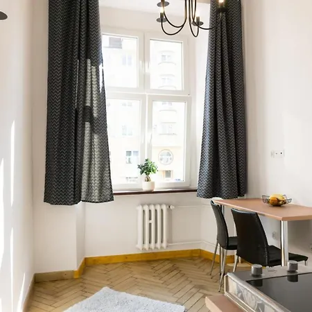 Klimatyczny Apartament Z Antresola Vratislav